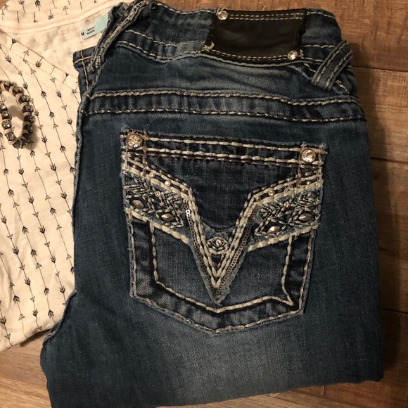 Distressed blue jeans 👖 - Picture 2 of 6